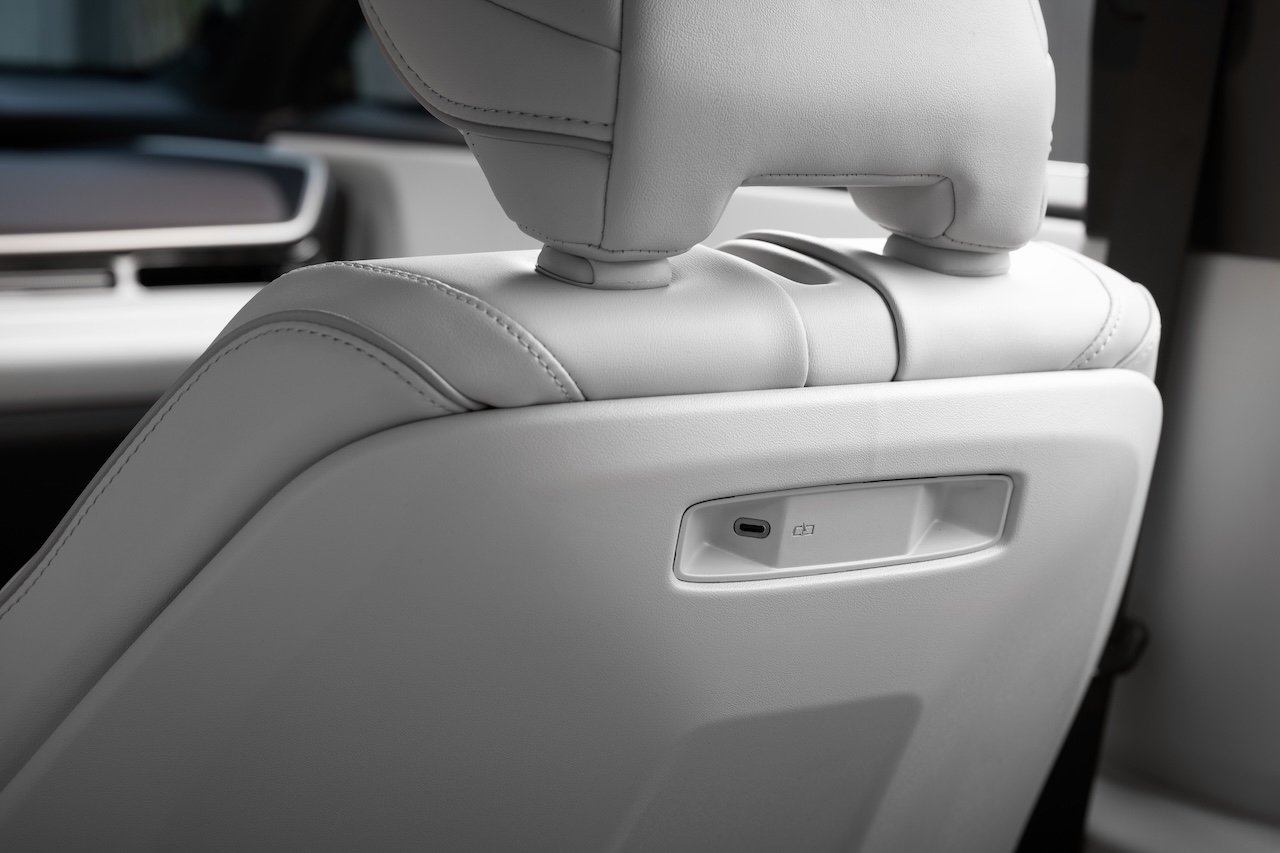 2027_Toyota_Highlander_Limited_MistyGray_006